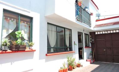 Casa en venta en Flor de María, en Av de las Flores, junto a Tlacopac
