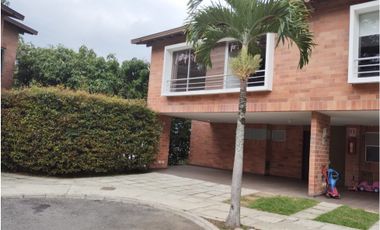 Casa en venta en Envigado Loma Benedictinos