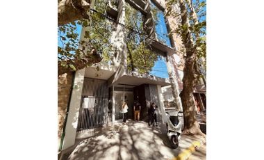 VENTA OFICINA EN SEMIPISO. EDIF. LINE HOUSE. ZONA PLAZA MITRE