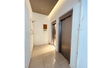 VENTA OFICINA EN SEMIPISO. EDIF. LINE HOUSE. ZONA PLAZA MITRE