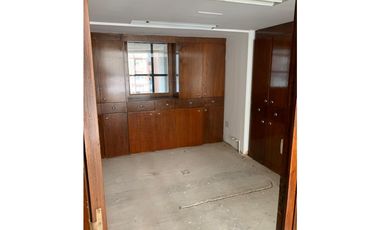 Vendo Oficina en el Centro 310m2 cub 5 Privados Caseros 261 3er piso