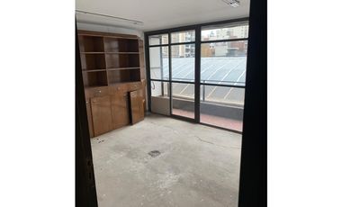 Vendo Oficina en el Centro 310m2 cub 5 Privados Caseros 261 3er piso