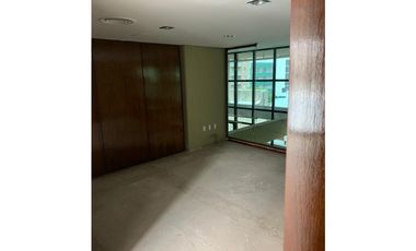Vendo Oficina en el Centro 310m2 cub 5 Privados Caseros 261 3er piso