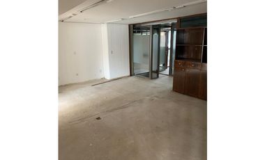 Vendo Oficina en el Centro 310m2 cub 5 Privados Caseros 261 3er piso