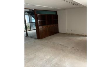 Vendo Oficina en el Centro 310m2 cub 5 Privados Caseros 261 3er piso