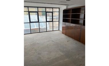 Vendo Oficina en el Centro 310m2 cub 5 Privados Caseros 261 3er piso