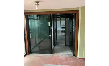 Vendo Oficina en el Centro 310m2 cub 5 Privados Caseros 261 3er piso