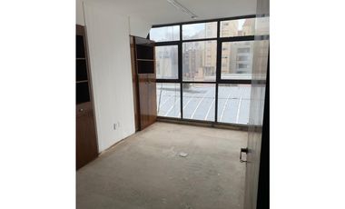 Vendo Oficina en el Centro 310m2 cub 5 Privados Caseros 261 3er piso