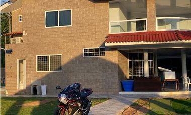 VENDO CASA CON ACCESO DIRECTO A LA PLAYA EN COLON, PORTOBELO
