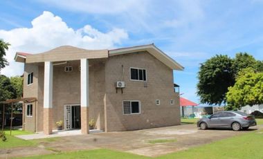 VENDO CASA CON ACCESO DIRECTO A LA PLAYA EN COLON, PORTOBELO