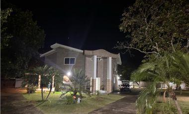 VENDO CASA CON ACCESO DIRECTO A LA PLAYA EN COLON, PORTOBELO