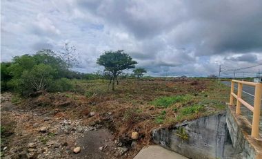 VENDO FINCA DE 2.6 HECTAREAS VIA PRINCIPAL