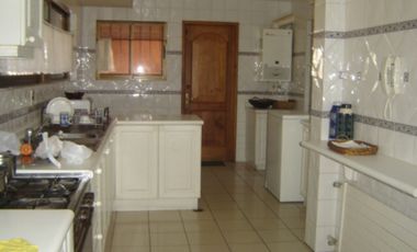 Casa Miraflores bajo 5 dormitorios Piscina