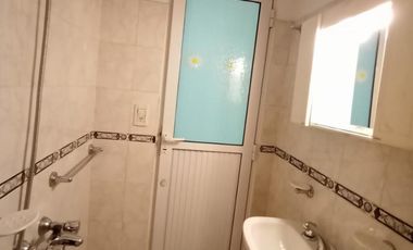 Tipo Casa 1 Ambiente en Planta Baja  Sin Expensas en Flores Av. Juan Bautista Alberdi y Carabobo