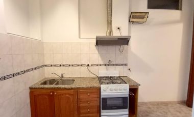 Tipo Casa 1 Ambiente en Planta Baja  Sin Expensas en Flores Av. Juan Bautista Alberdi y Carabobo