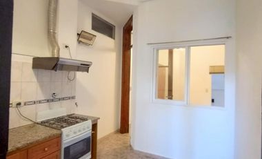 Tipo Casa 1 Ambiente en Planta Baja  Sin Expensas en Flores Av. Juan Bautista Alberdi y Carabobo