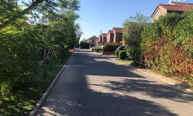 Se vende casa Condominio Chicauma, No perimetral
