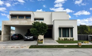 CASA EN VENTA DE 3 RECÁMARAS EN EL EXCLUSIVO YUCATÁN COUNTRY CLUB