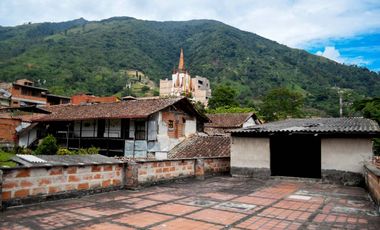 Casa Lote en todo el parque de Amaga