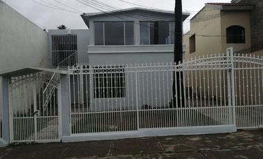 Casa en renta en playas de Tijuana, sobre avenida principal