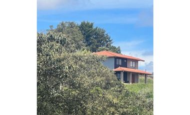 Casa para Renta Semiamoblada con Pesebreras en Marinilla Antioquia