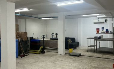 Bodega con cuartos fríos
