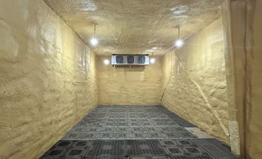 Bodega con cuartos fríos