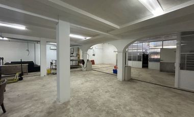 Bodega con cuartos fríos