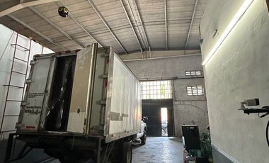 Bodega con cuartos fríos