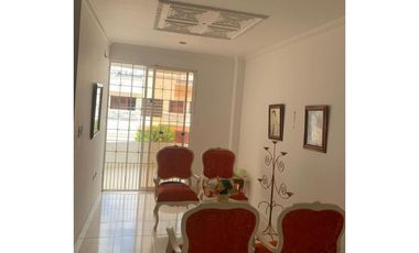 VENTA DE CASA DE DOS PISOS EN LA CASTELLANA DE MONTERA