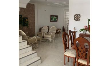 VENTA DE CASA DE DOS PISOS EN LA CASTELLANA DE MONTERA