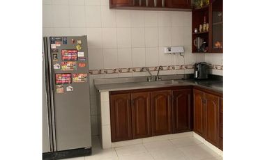 VENTA DE CASA DE DOS PISOS EN LA CASTELLANA DE MONTERA