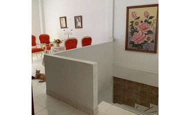 VENTA DE CASA DE DOS PISOS EN LA CASTELLANA DE MONTERA