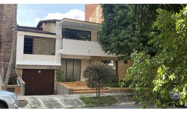 Casa en Laureles, cerca a Bolivariana. SRA