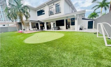 MANSION CON PISCINA EN COSTA DEL ESTE 5 RECAMARAS 1200M2