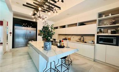 MANSION CON PISCINA EN COSTA DEL ESTE 5 RECAMARAS 1200M2