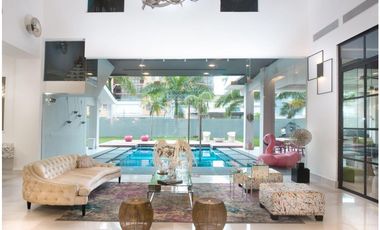 MANSION CON PISCINA EN COSTA DEL ESTE 5 RECAMARAS 1200M2