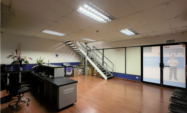 VENDO LOCAL COMERCIAL CON BODEGA PROPIA EN PLAZA CONQUISTADOR (5)