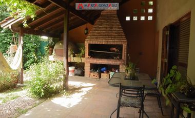 Casa  en Venta Villa Sarmiento / Moron (A120 3644)