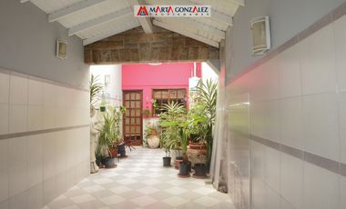Casa  en Venta Villa Sarmiento / Moron (A120 3644)