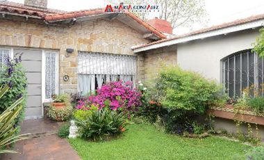 Casa  en Venta Villa Sarmiento / Moron (A120 3644)