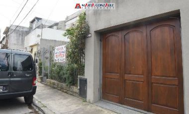 Casa  en Venta Villa Sarmiento / Moron (A120 3644)