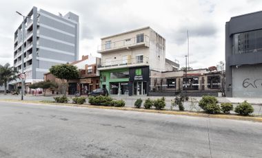 Alquiler de local comercial de 242 m2 en pleno centro de Berazategui