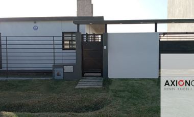 49 bis E/176 y 177-Casa en alquiler de 1 dormitorio c/ cochera en Lisandro Olmos
