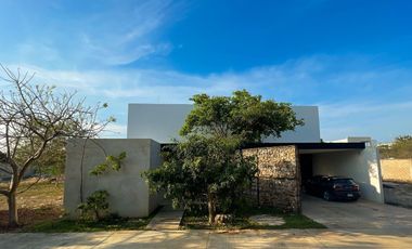 Casa en privada residencial en Temozon Norte en venta