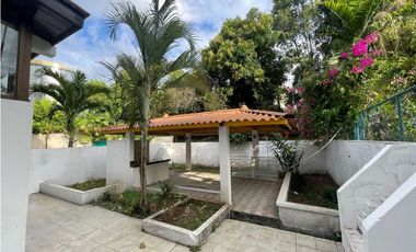 Se vende casa remodelada en Dos Mares, Betania. (MM)