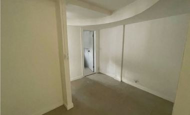 Se vende casa remodelada en Dos Mares, Betania. (MM)