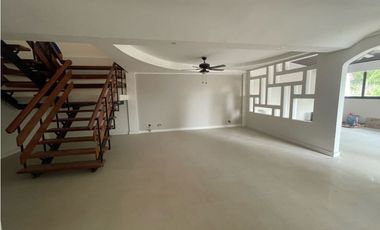 Se vende casa remodelada en Dos Mares, Betania. (MM)