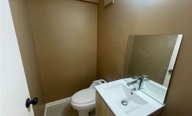 Se vende casa remodelada en Dos Mares, Betania. (MM)