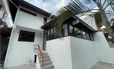 Se vende casa remodelada en Dos Mares, Betania. (MM)